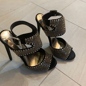 Beautiful Black Gold Studded Steve Madden Heels!!!